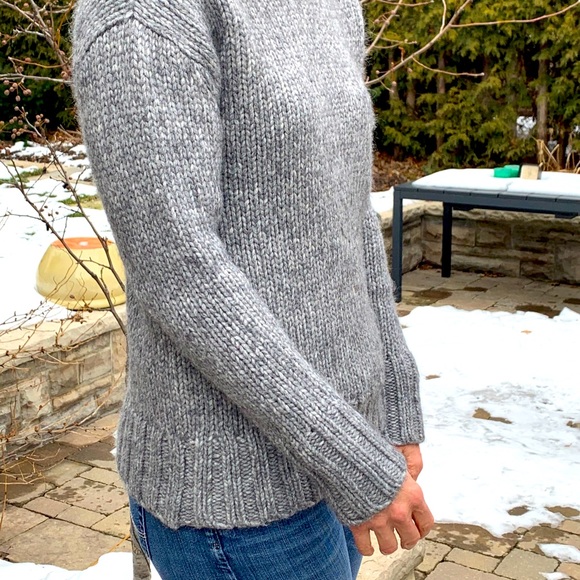 Cosy grey sweater from aritzia - Picture 2 of 8